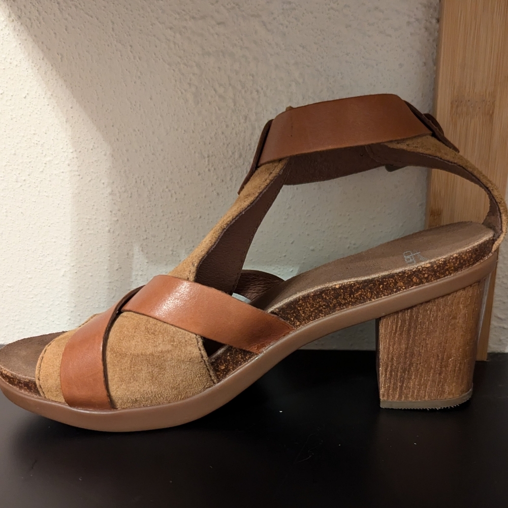 Dansko Block Wooden Heel Sandal 38 - Picture 4 of 9